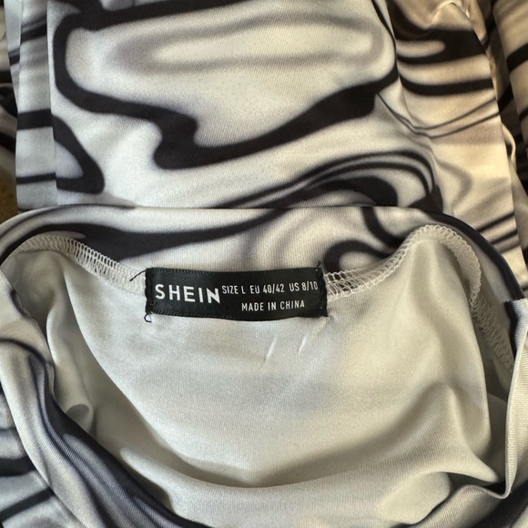 SHEIN Black/Gray Abstract Crop Top - Picture 8 of 8